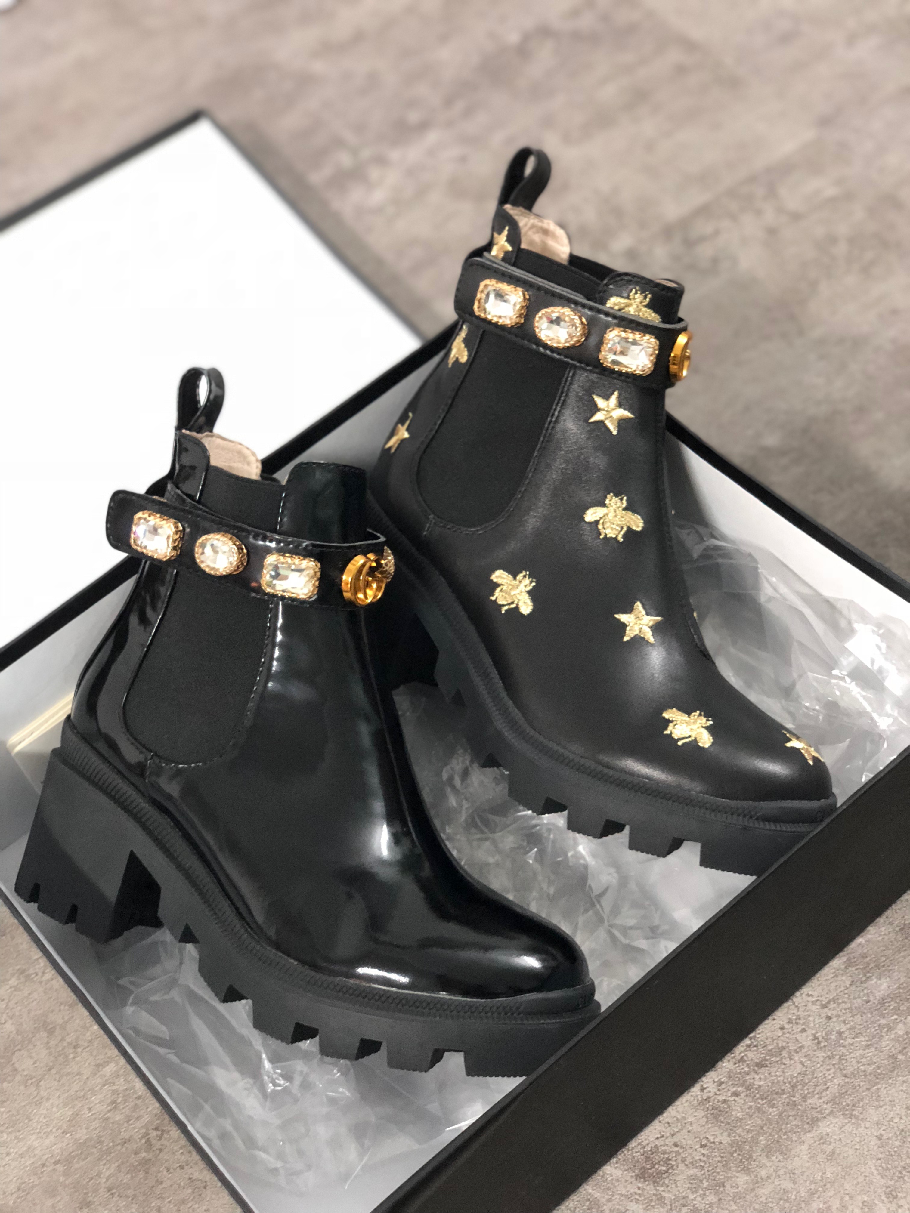 

2021 Martin Desert Boot cowboy Fahsion boots Platform womens winter boots Love arrow 100% real leather 5cm Heel flamingos medal heavy duty soles, Sock