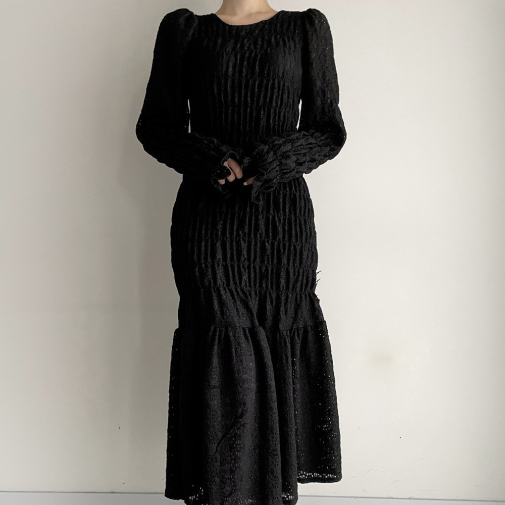 

2021 Version of Japanese Lady New Autumn Mermaid Temperament Fashion Thin Neck Round Sales Qopk, White