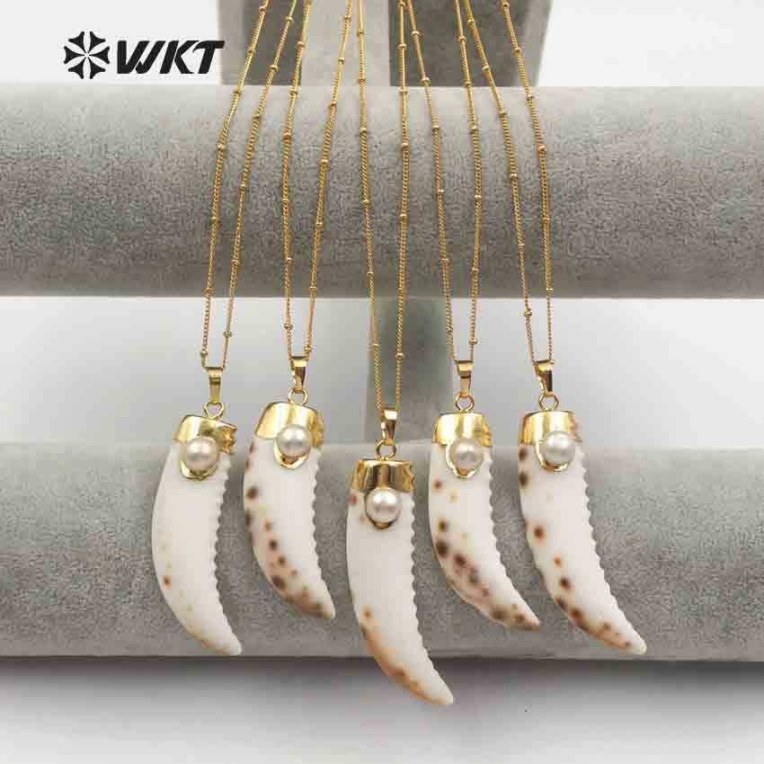 

WT-JN056 WKT Whole Pop Natural Shell Pearl Embellished Sea Dating Lady Gift Golden Pendant Necklace