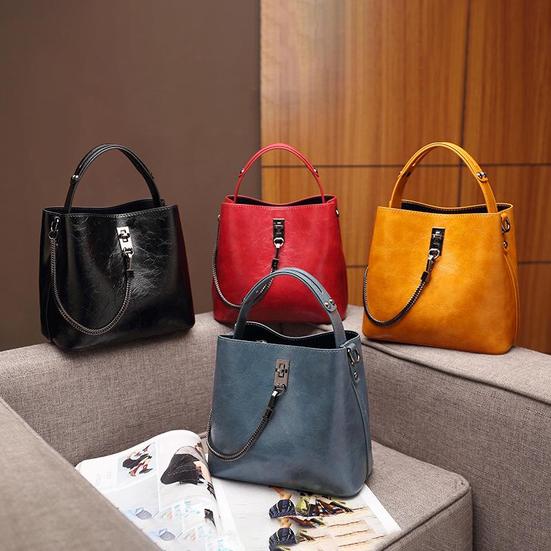 

2021 ladies new fashion trend wide shoulder strap shoulder messenger bag wild chain portable bucket bag hand bags, Black