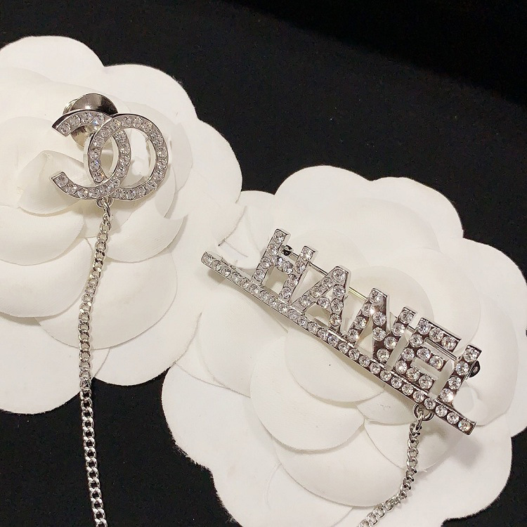 

Xiangjia xiaoxiangfeng 2021 new net red with luxury accessories Brooch female, Gray