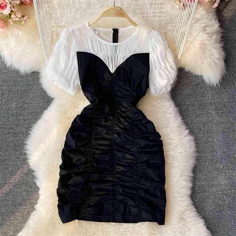

White and Black Patchwork Puff Sleeve Summer Dress Women Korean Fashion O-neck High Waist Slim Folds Mini Party Bodycon 210603