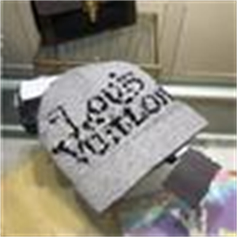 

Hot 2 Color Classic letter Knitted Beanie Caps for Men Women Autumn Winter Warm Thick Wool Embroidery Cold Hat Couple Fashion Street Hats 1, Yellow