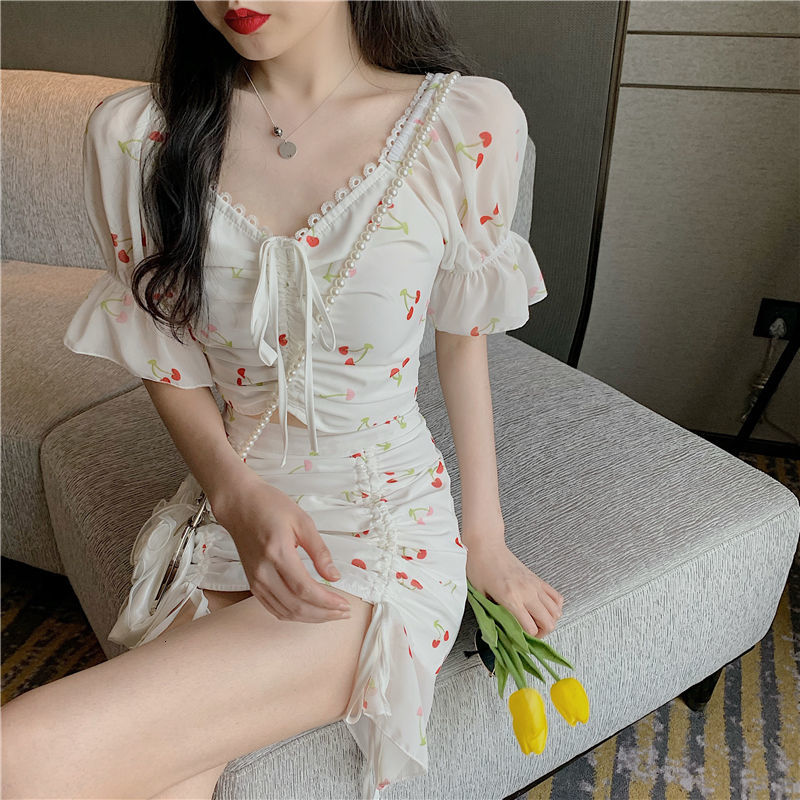 

2021 New Summer Two Piece Print Sweet Drawstring V-neck Cherry Printed Top + High Waist Lace-up Sexy Skirt Kawaii Set Women Xcp9, White