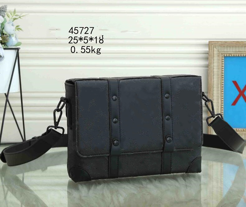 

Luxury Messenger Bag M69443 Eclipse Reverse Canvas Mens Crossbody Bags designer Leather Mans Shoulder Bags Purse Wallet Clutch, Embossed black