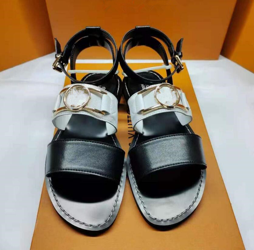 

Designer Letter Metal Buckle Sandals One-line Open Toe Tied Feet Women's Slippers Rubber Flat Heel Flip Flops European American Female Roman Beach Shoes, Black