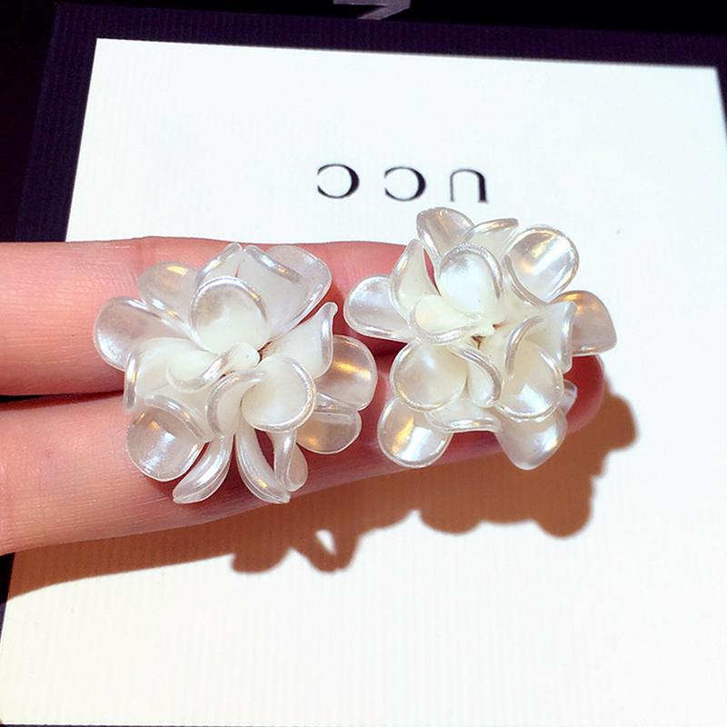 

Stud Romantic Trendy 925 Silver Design White Pearl Flowers Earrings For Women Korean Fashion Creativity Jewelry S925 Needle, Golden;silver