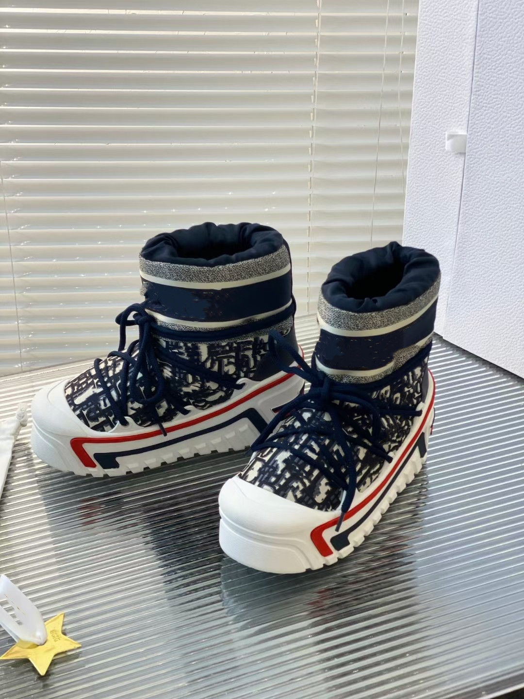 

Luxury alps and ankle snow boots winter navy shiny nylon print upper paired with cross lacing size 35-41, Box