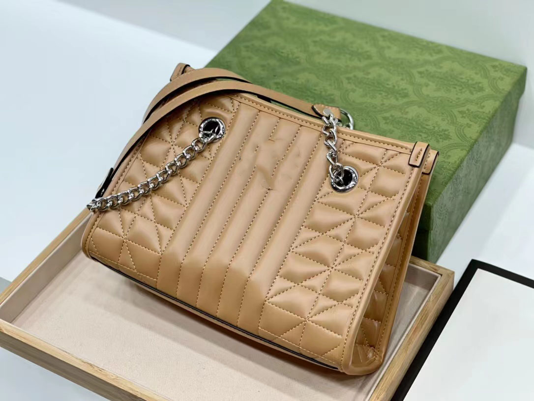 

The new trendy one-shoulder messenger bag large printing color matching small square bag Handbags, Single shot will not be shippe