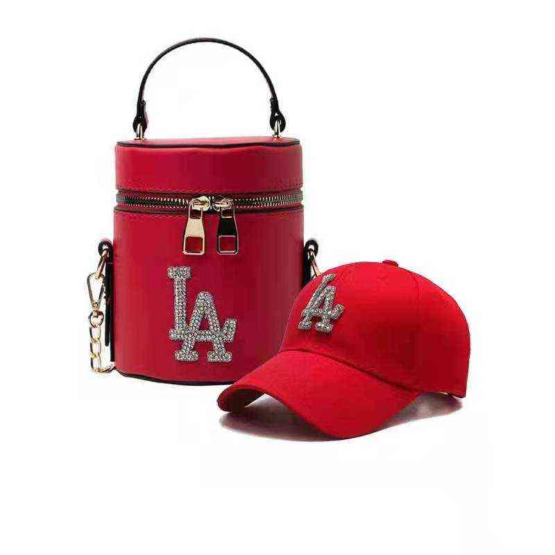 

2022 Spring Summer Designer Purses and Hats set with Letters La Hip Hop Caps and La Crossbody bag Women Handbag Brand X220214, La purses