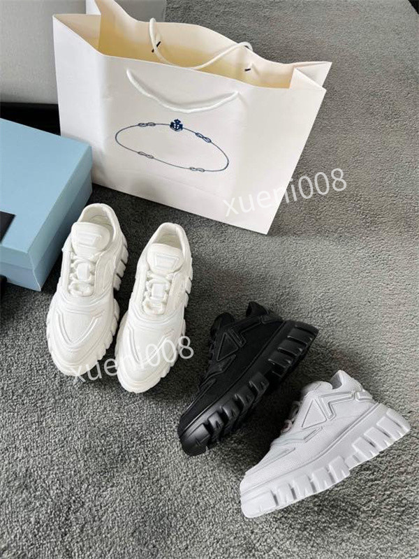 

2022 here buy discount facotry wear shoes female womens students hand made leather thick sole large size small white black sports casual shoes zh211003