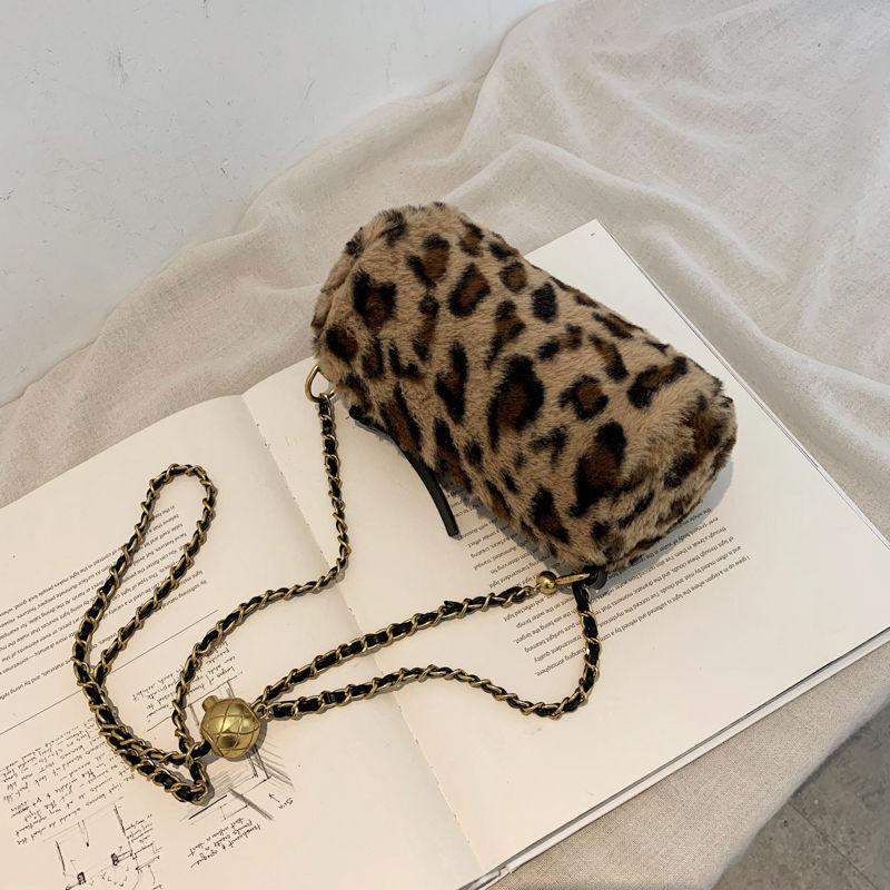 

Net red foreign style Plush chain small round bag autumn and winter 2021 new cross carrying small bag leopard pattern Plush, Khaki