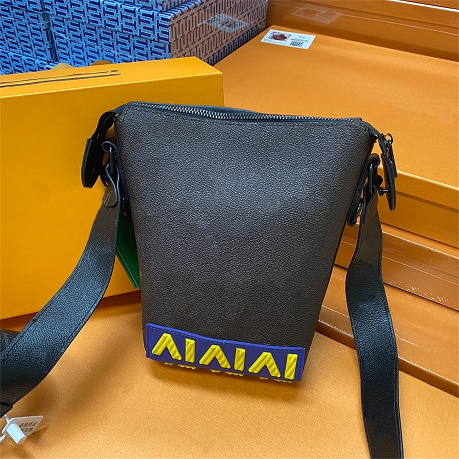 

fashion handbag men's new fashion high-capacity Single Shoulder Messenger Bag simple texture Bucket Bag, Brown