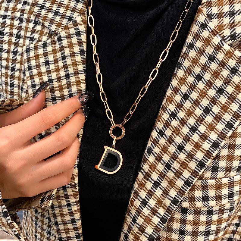 

Pendant Necklaces Titanium Steel Rhinestone Inlaid Letter D Necklace Temperament Long Sweater Clavicle Chain For Women Jewelry