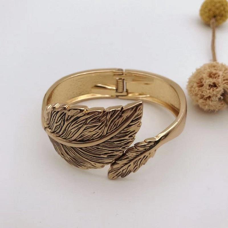 

Bangle Mixed Color Alloy Statement Big Bangles Punk Cuff Bracelets For Women Fashion Party Jewelry