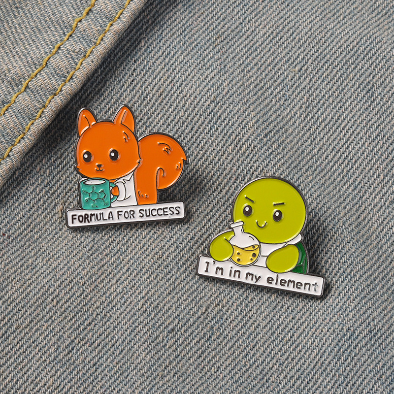 

European Cartoon Turtle Squirrel Model Brooches Animal Series Letters Paint Alloy Lapel Pins Unisex Children Chemistry Enamel Backpack Clothes Badge Accessories