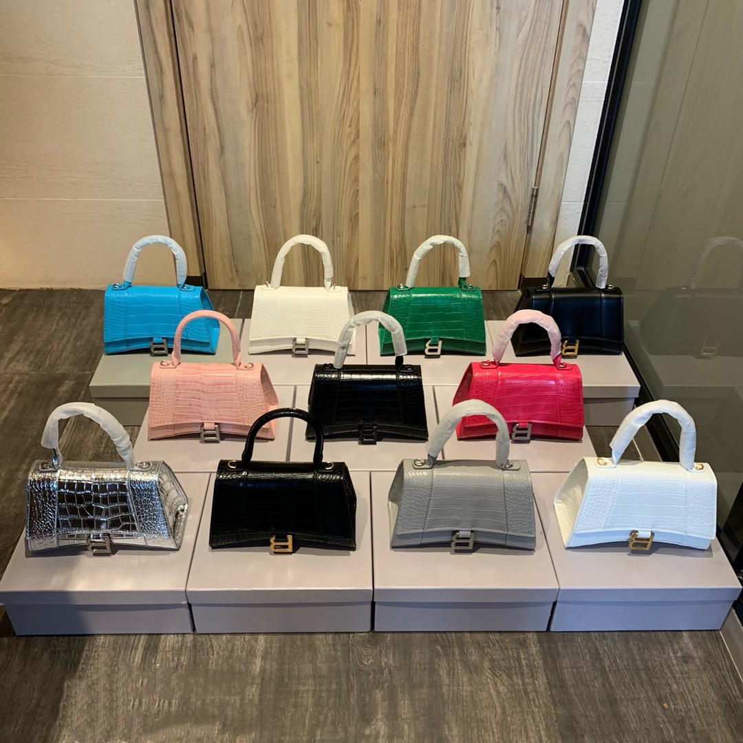 

2021 latest hourglass Bags Catwalk style Designers Womens Handbags Purses Classic high-end hardware Shoulder Bag two sizes, multi-color optional Tote Handbag, Grey