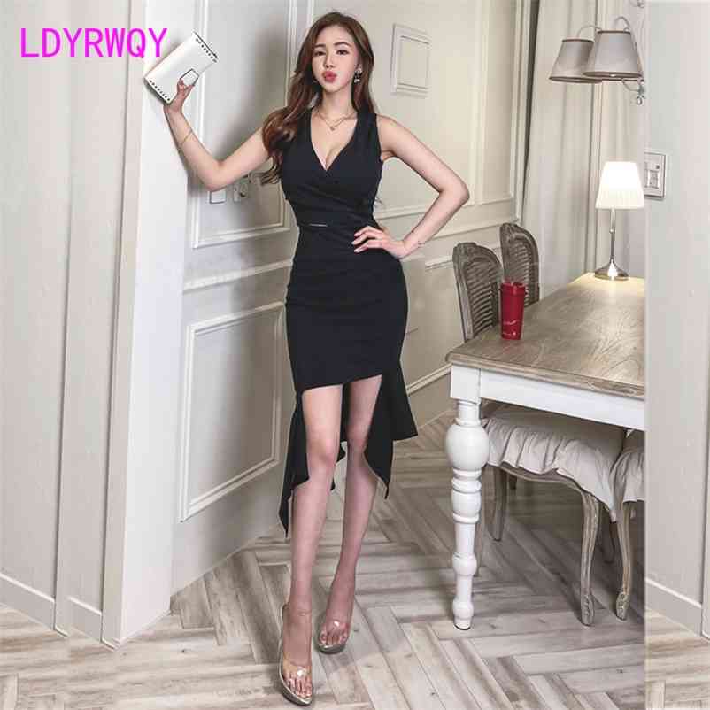 

LDYRWQY summer Korean temperament V-neck black slim body buttocks flounces fishtail dress 210603
