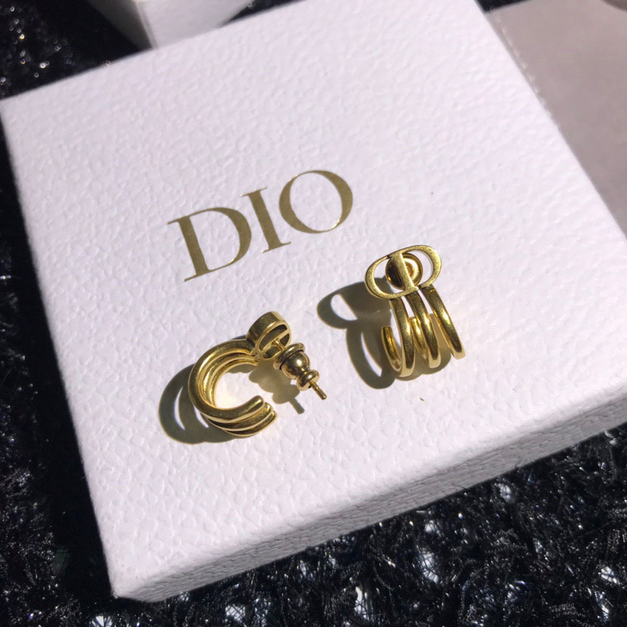 

D family exaggerated claw shape / Dijia letter CD temperament net red earrings for women simple fashion self salek5, Golden