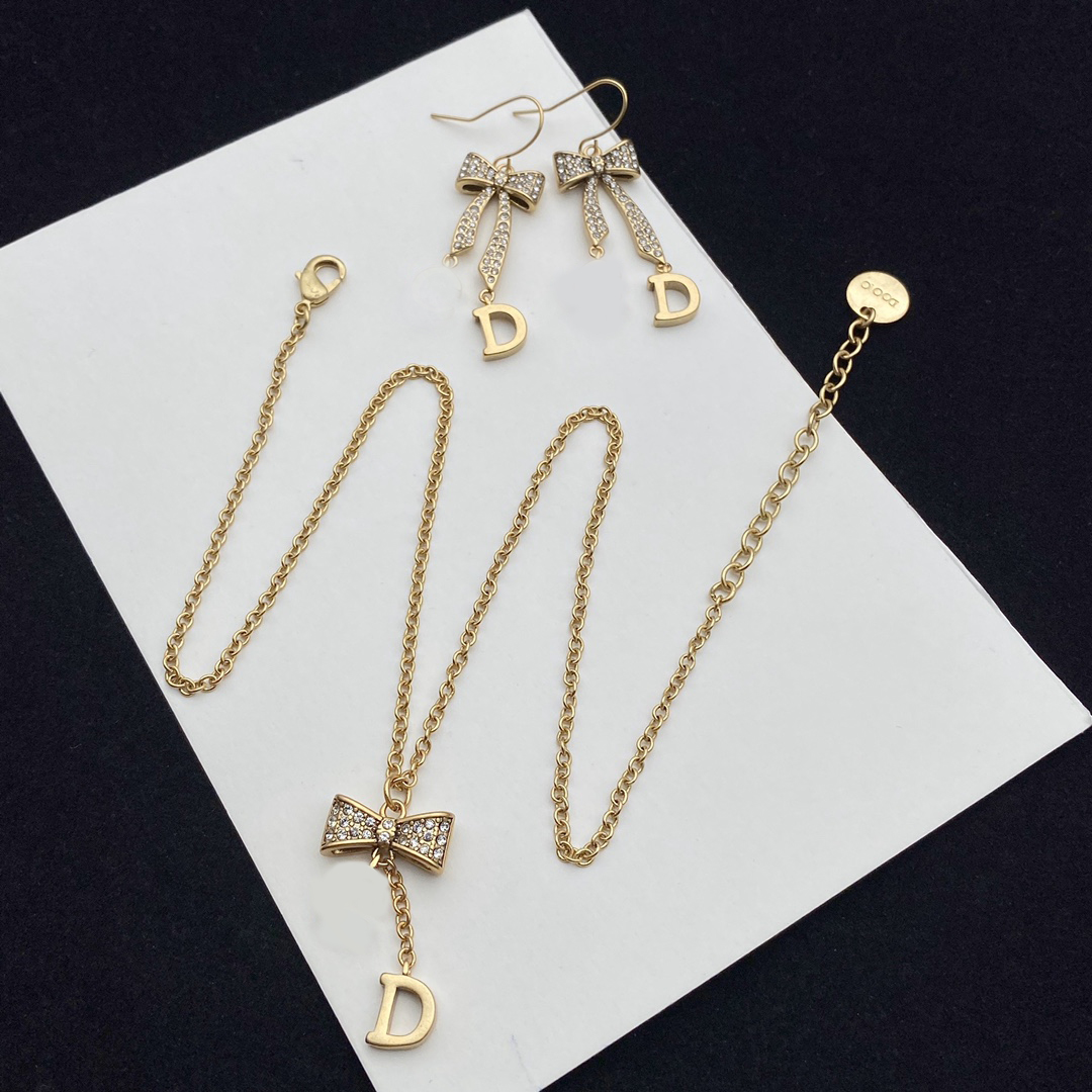 

Trendy Bowknot Pendant Necklaces Luxury Designer Fashion Brand Bow Letter Dangle Drop Earring Eardrop For Women Lady Wedding Party Engagement Jewelry With Box