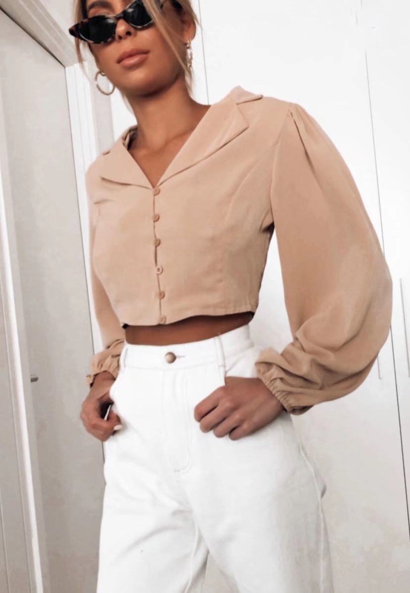 

2021 Retro Notched Collar High Waist Short Shirt French Apricot Single-breasted Button Long sleeve Women Blouse Vintage Tops, White