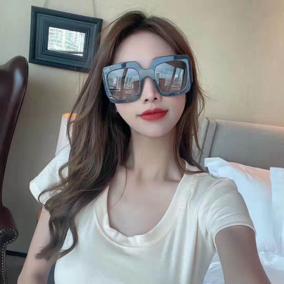 

Designer Sunglasses Rectangular Men Ladies UV Protection Luxury Sunglasses