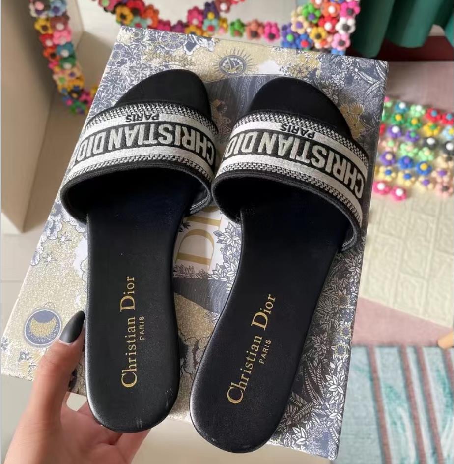 

Fashion Men Women Sandals Designer Shoes Luxury Slide Summer Fashion Wide Flat Slippery DC Sandals Slipper GGLVLouisVittonYSLVUTTON