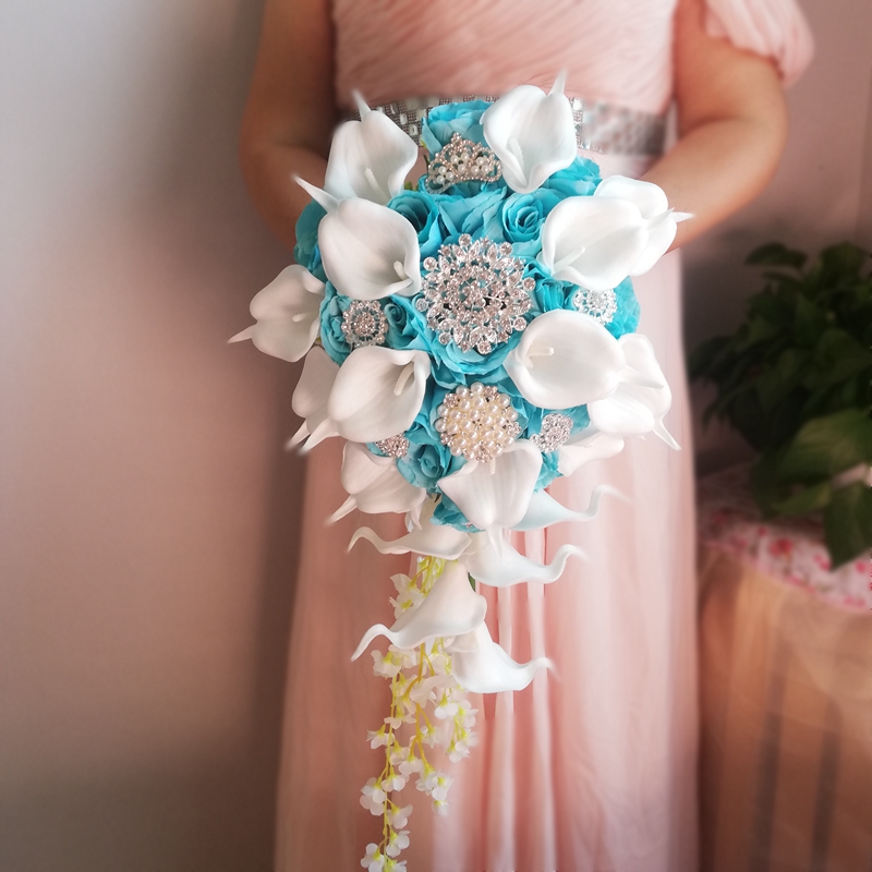 

2021 New Lake Blue Roses With White Calla Lily Wedding Flowers Waterfall style Bridal Bouquet Cascading fleur artificielle
