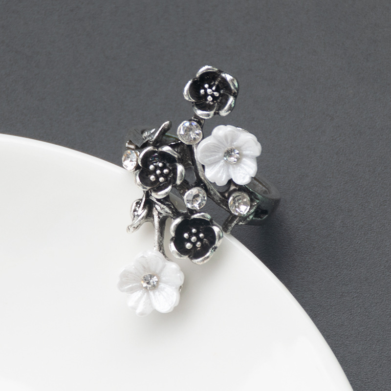 

black flower ring fashion originality leisure luxurious gift anniversary party, Golden;silver