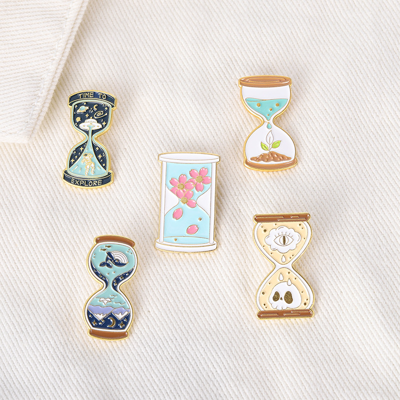 European Time Hourglass Model Brooches Eye Skull Whale Flower Explore Lapel Pin Animal Mountain Moon Planet Alloy Clothes Badge Jewelry Wholesale-image-719791439