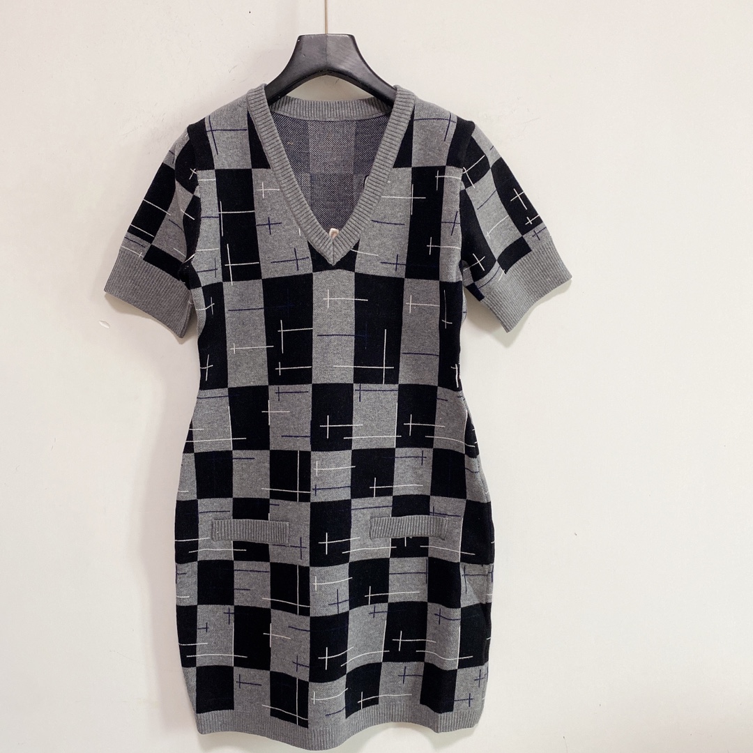 

2021 women's embroidered dress fashion knitted sweater paneled dres Casual Short Sleeve skirt high quality retro long, Black;pink
