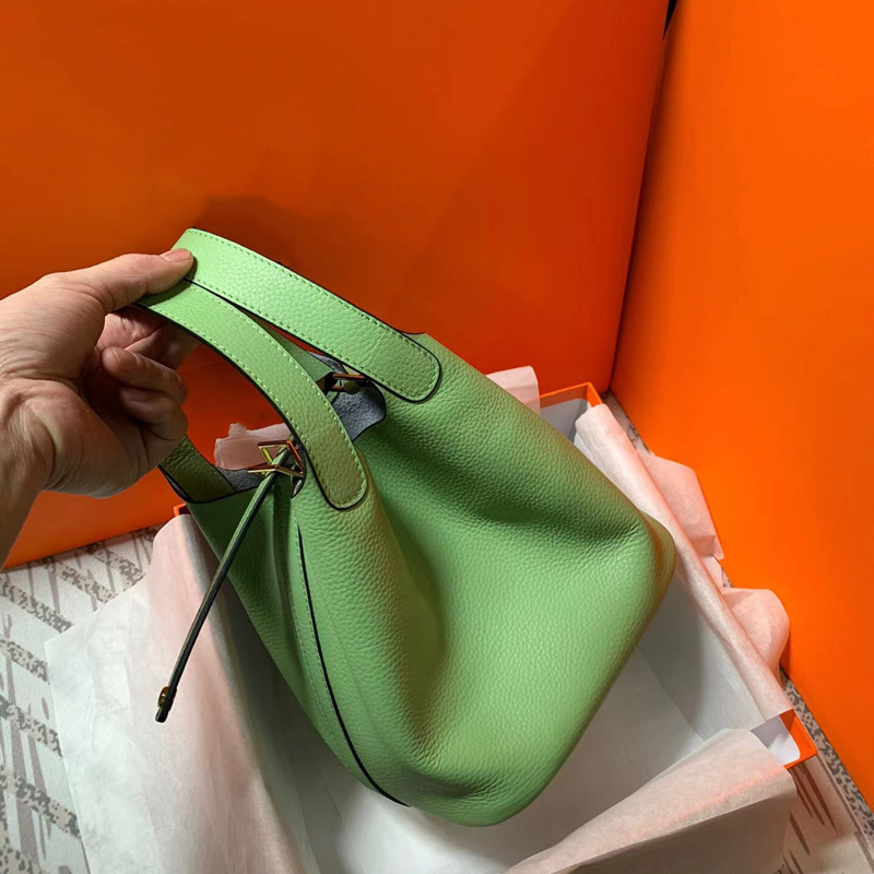 

2022 New Fashion Womens Bag Calf Leather New Design Handbags Bucket Handbag Soft Ladies Mini Tote with Gold Lock Hardware, Black