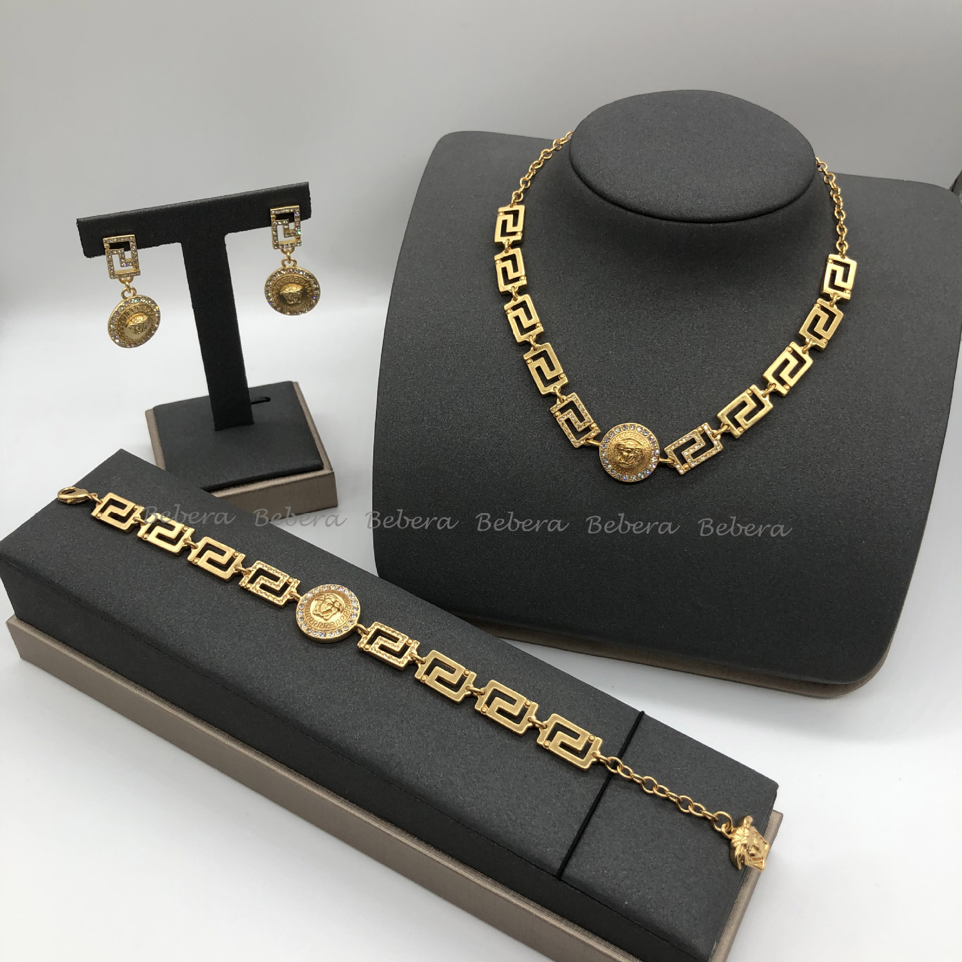 

Fan's show earrings with diamond earrings and Earringsk, Silver