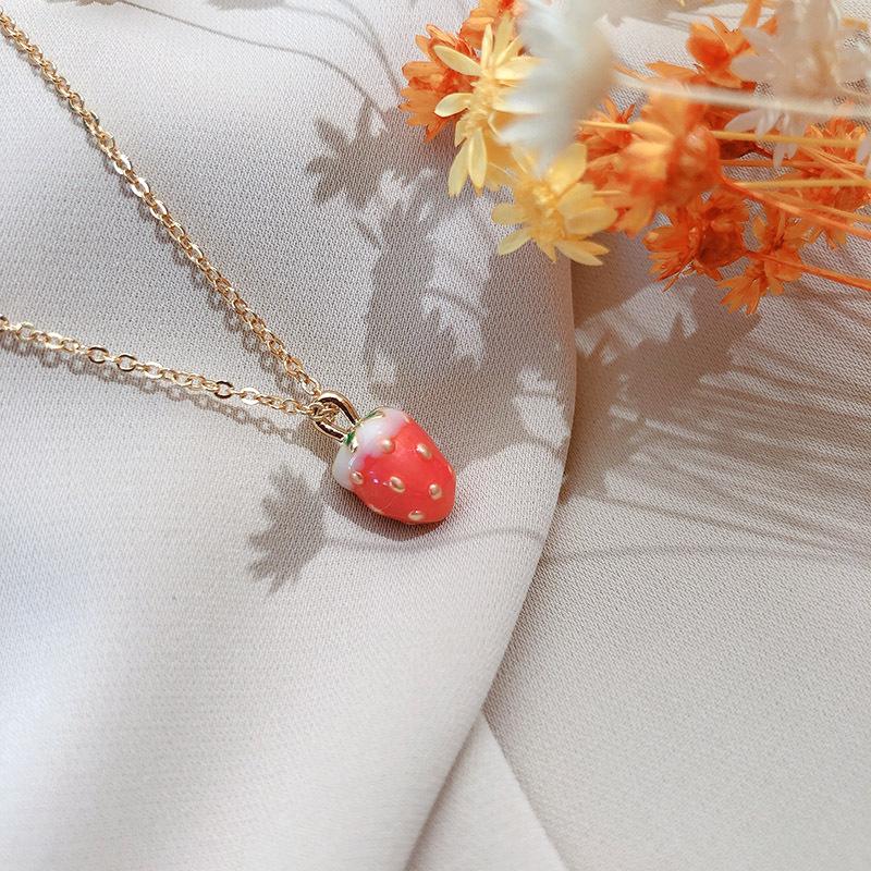 

Chains Ins Simple And Sweet Cute Girl Summer Small Strawberry Necklace Clavicle Chain Female Korean Fashion Wild Student Neck Jewelry, Silver