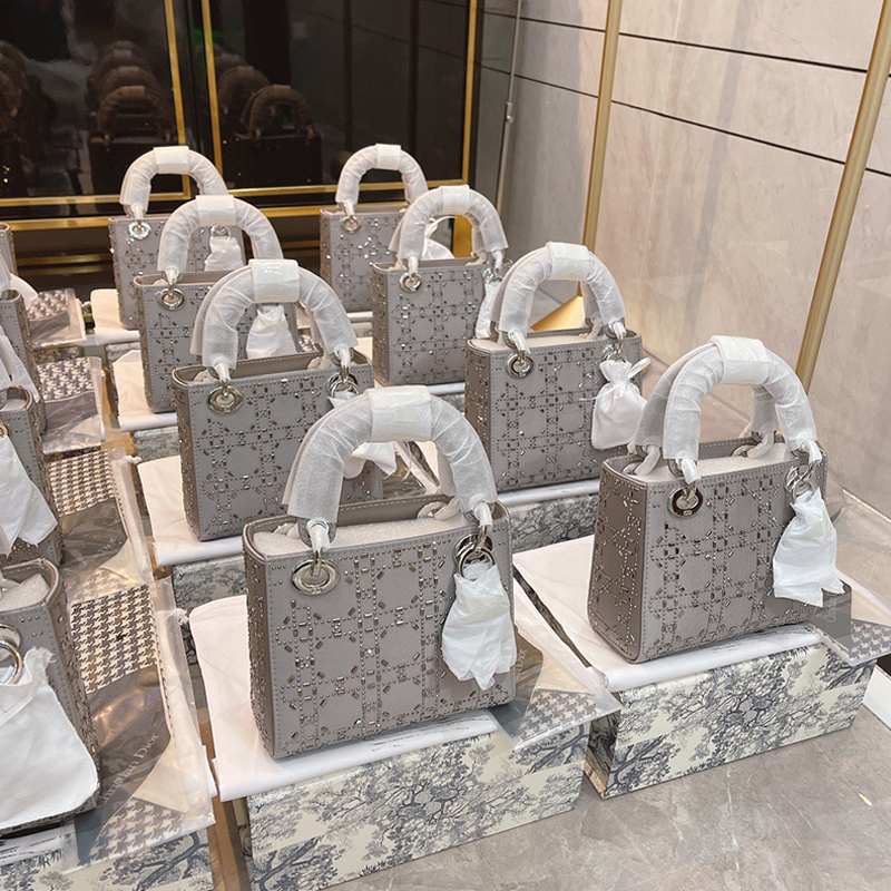 

2021 Lady Mini Grey Diamond Shiny Handbags Designers Luxurys High Quality Waterproof Embroidery Princess Fashion Women Tote Mini Borse Bag, All packaging