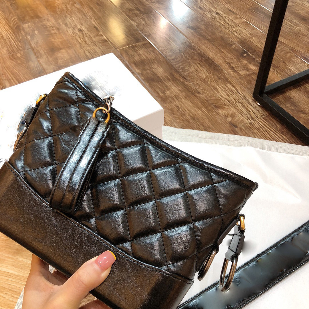 

2021 fashionable and beautiful ladies famous shoulder bag leather chain messenger bag fashionable size:21cm*15cm1, Black