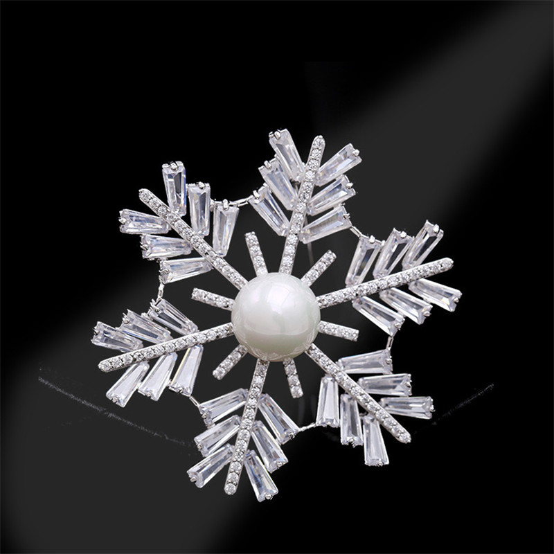 

Christmas Snowflakes Bouttoniere Cubic Zirconia Pearl Flower Brooches Pins 2021 Fashion Suit Corsage Pin Accessories