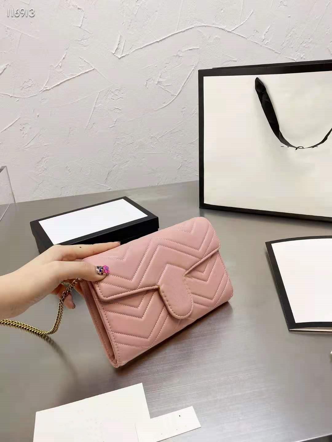 

Upgraded designer women's V-pattern chain shoulder bag gift box packaging, Pink