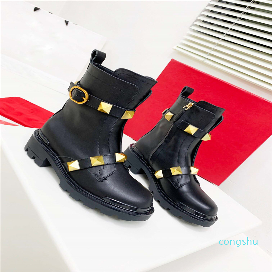 

2021 Designer Women ROMAN STUD CALFSKIN COMBAT BOOT lady Fashion ankle boot Leather Granulated Rivet boots Winter Flat shoes Top Quality
