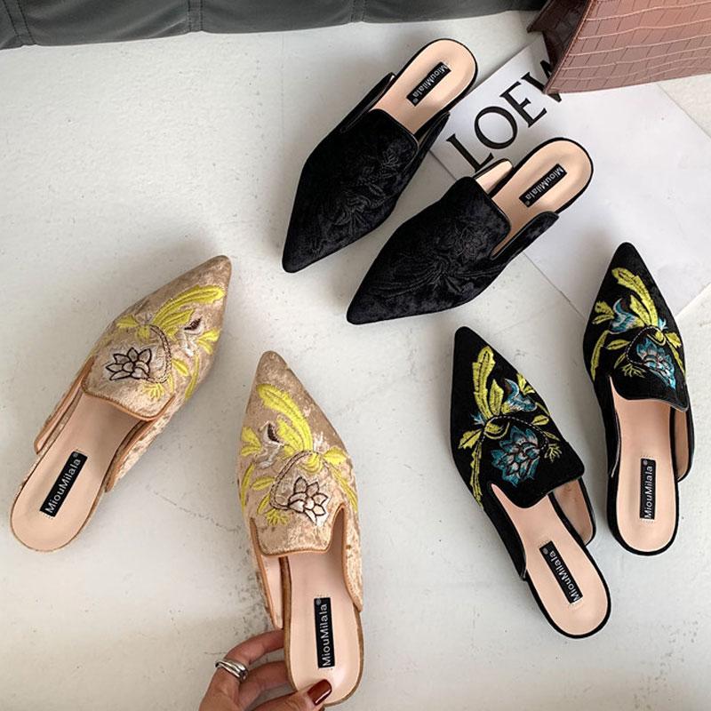 

2021 Summer Women Flat Slippers Embroidery Velvet Mules Shoes Woman Slip On Flats Female Slides Black Beige Cozy Slippers Flip F, Solid black