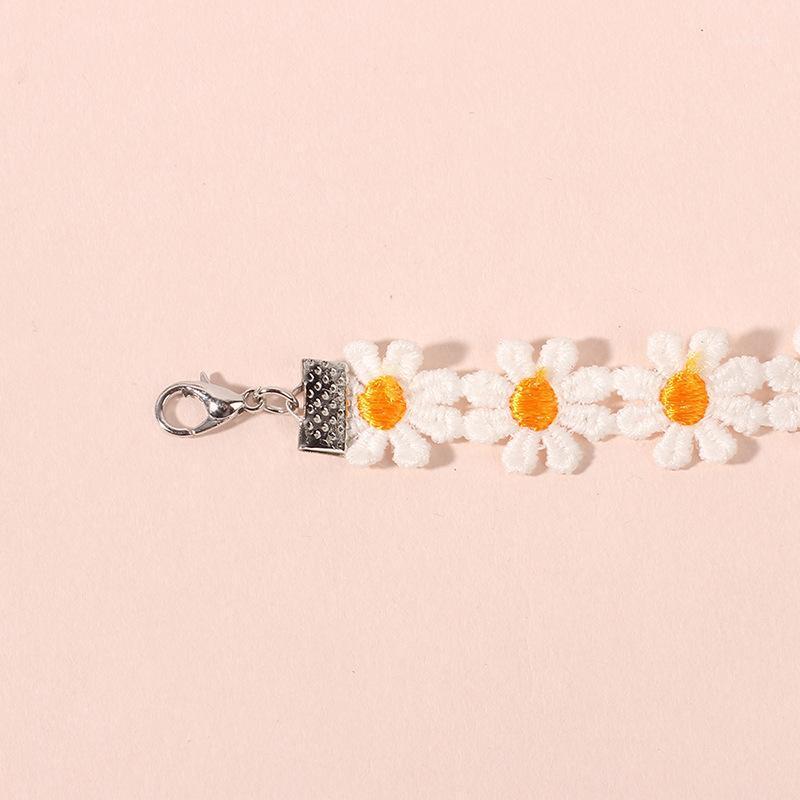 

Chains Yellow Flower Charm Necklace White Jewelry Classic Fashion Daisy Collar Women Lace Party Casual Bohemian