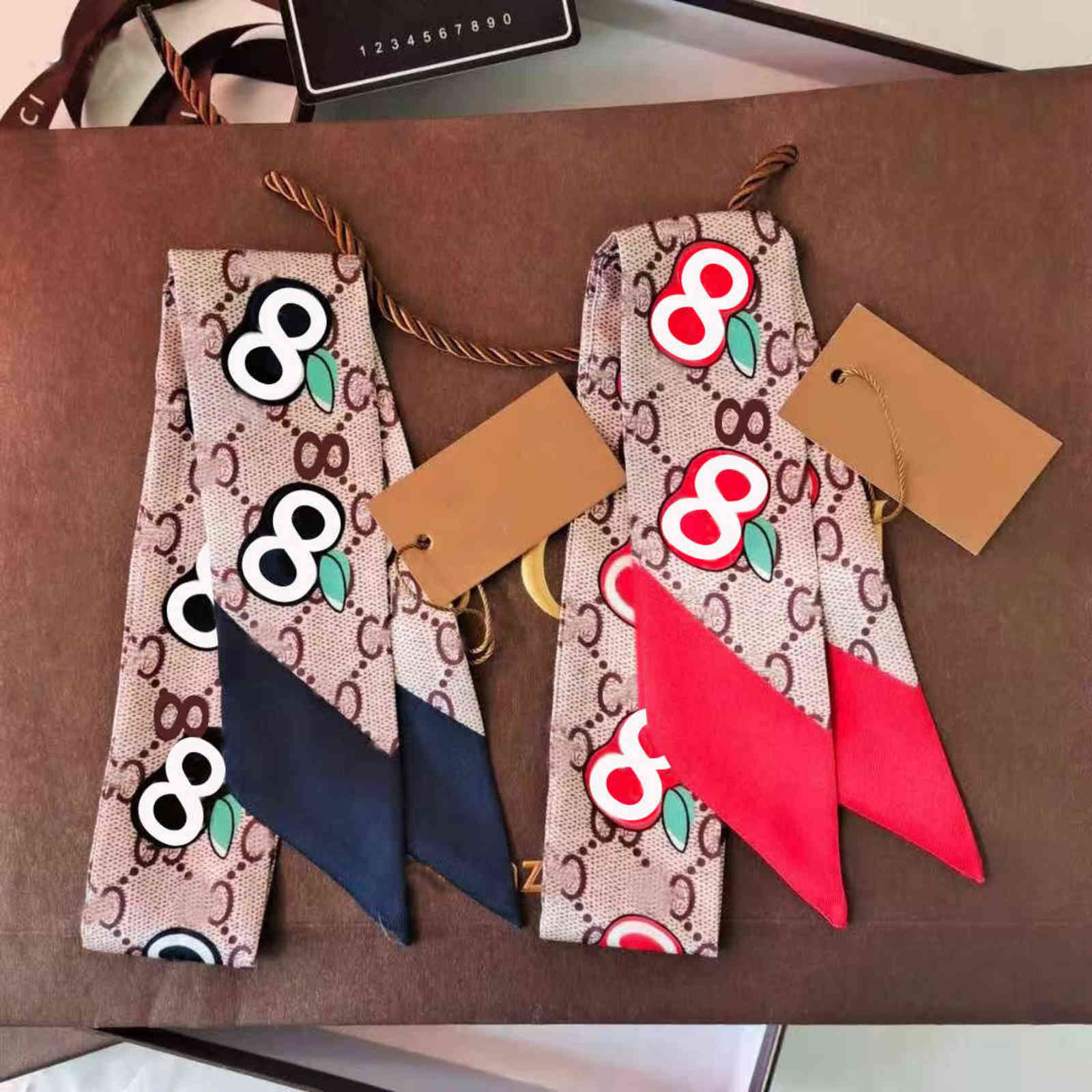 

2021 Luxury brand women's fashion scarf designer headband classic handbag scarves high quality silk material size 8*120cm H1120, Blue;gray