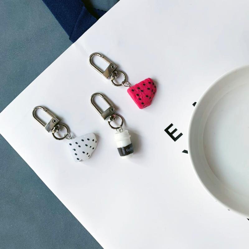 

Keychains 1 Pc Cute Fruit Key Chains Resin Pitaya Coffe Food For Women Men Friendship Gifts Kawaii Bag Pendant Fashion Jewelry