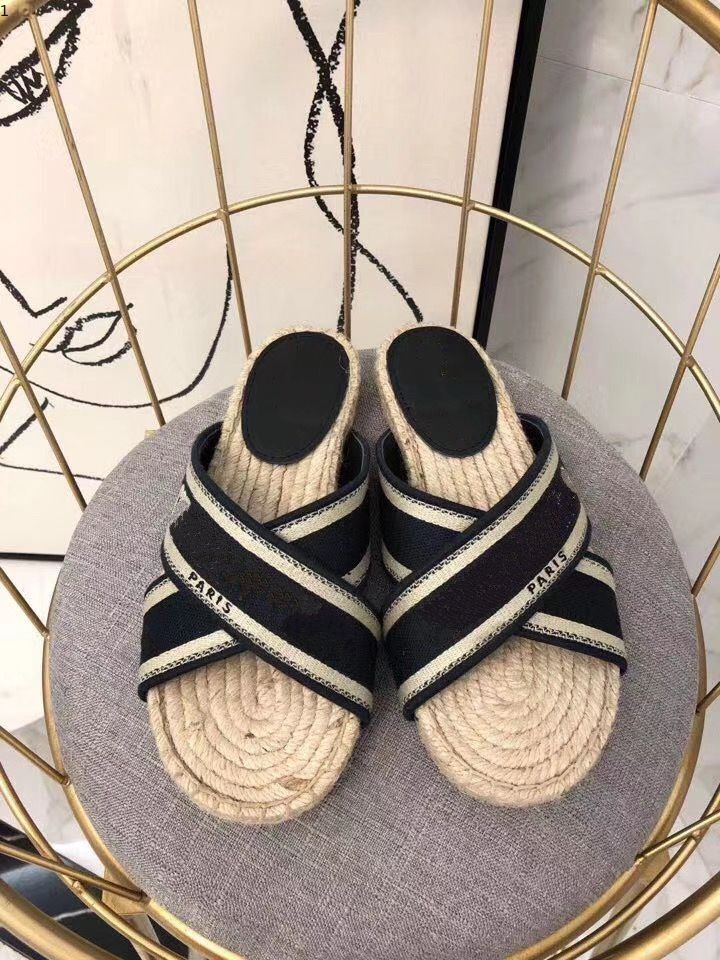 

Designer men's and women'ssandals summer wide heel casual beach slippers kmj001