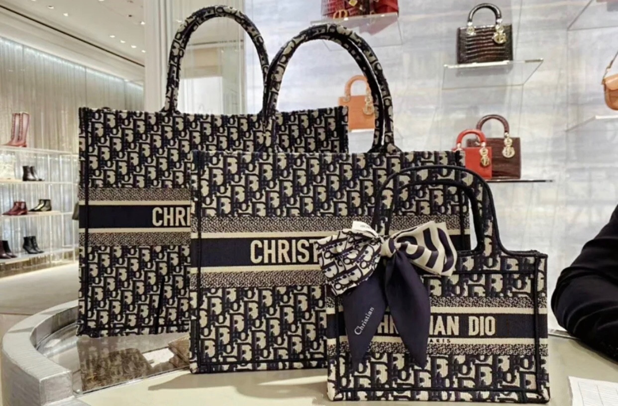 

Christian Women Luxurys Designer Dio Tote Bags Canvas Large capacity handbag wild commuter presbyopia big shopping bagZLh L3T7