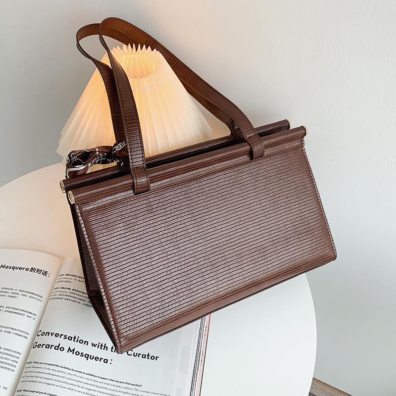 

Vintage Fashion Female Silk scarf 2021 Quality PU Leather Women Designer Handbag High capacity Shoulder Messenger Bag, Black
