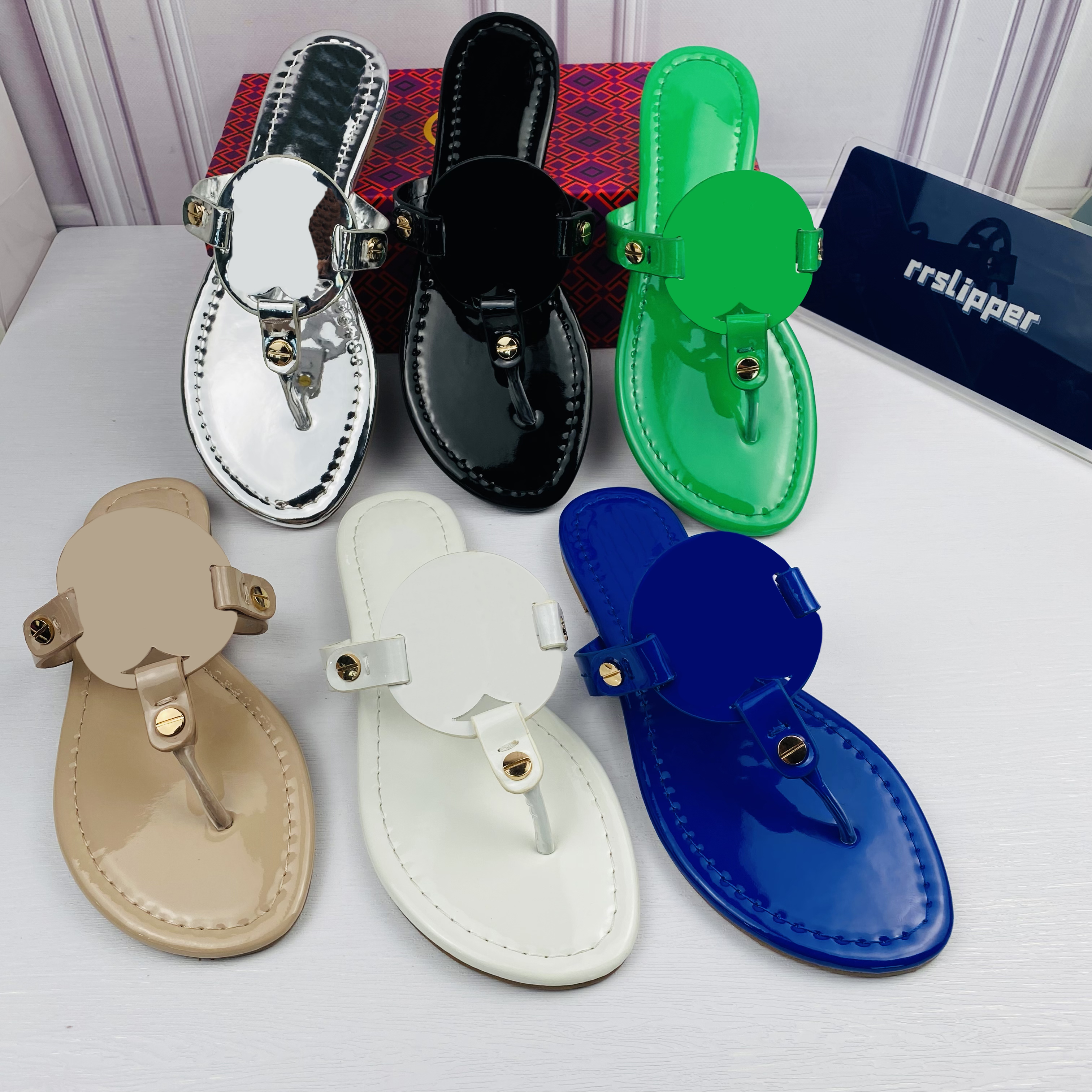 

Famous Women Sandals Hollow Logo Flat Slippers Sandals Shoes Slipper Woman Casual Flip-Flops 35-43, Colour 27