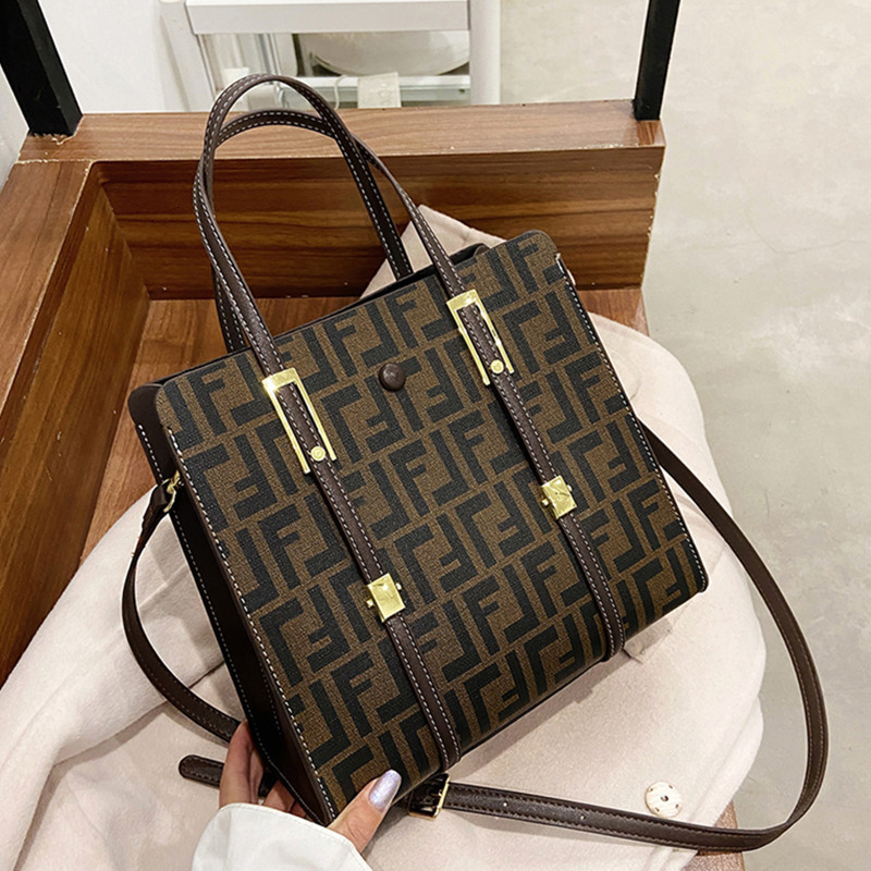 

handbag winter bag women's 2021 fashion high-capacity single shoulder messenger versatile portable tote, Black;red