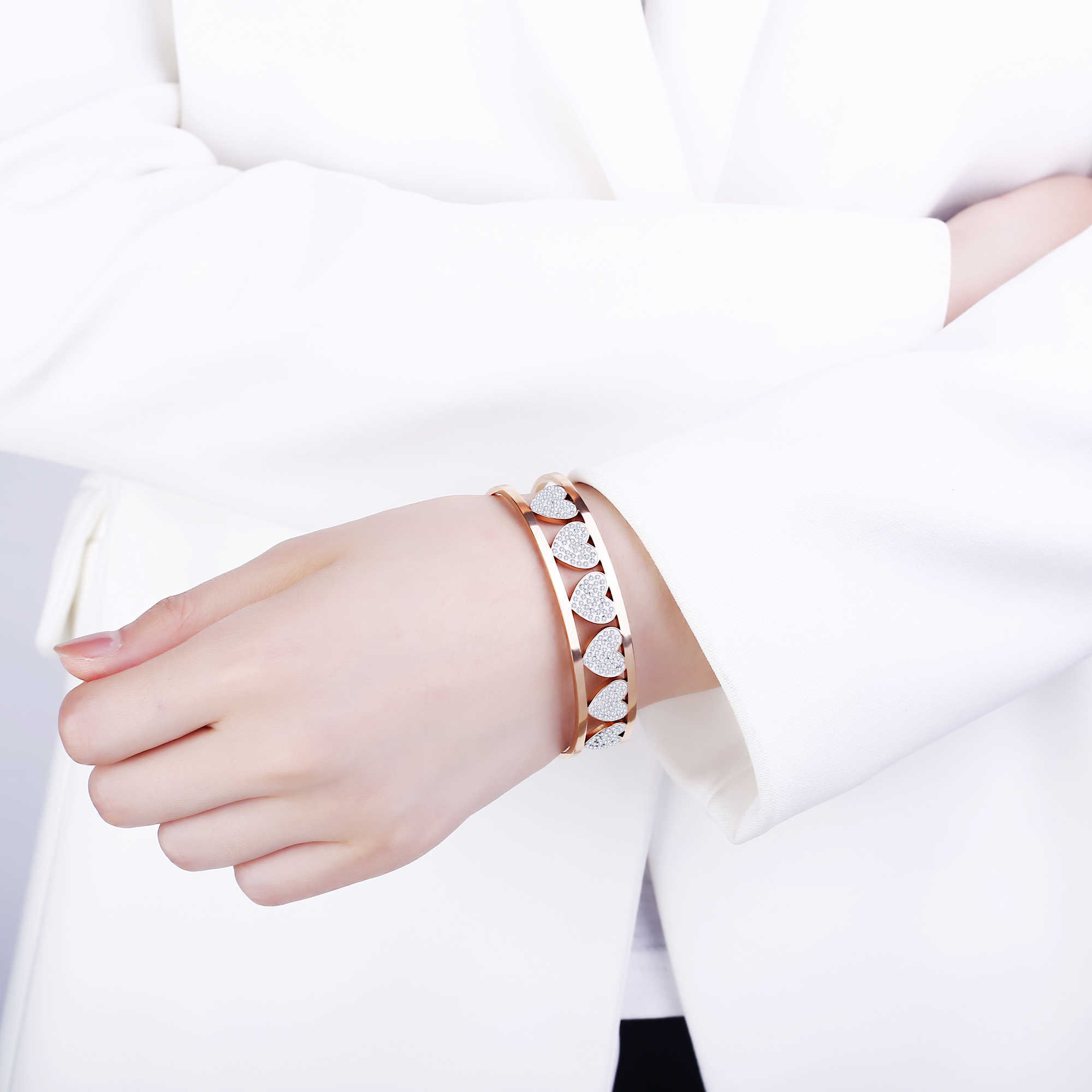 

Stainless Steel Colorful Crystal Hollow Heart Bangle Bracelet for Woman Rose Gold Color Valentine's Day Girl Jewelry Accessories Q0719