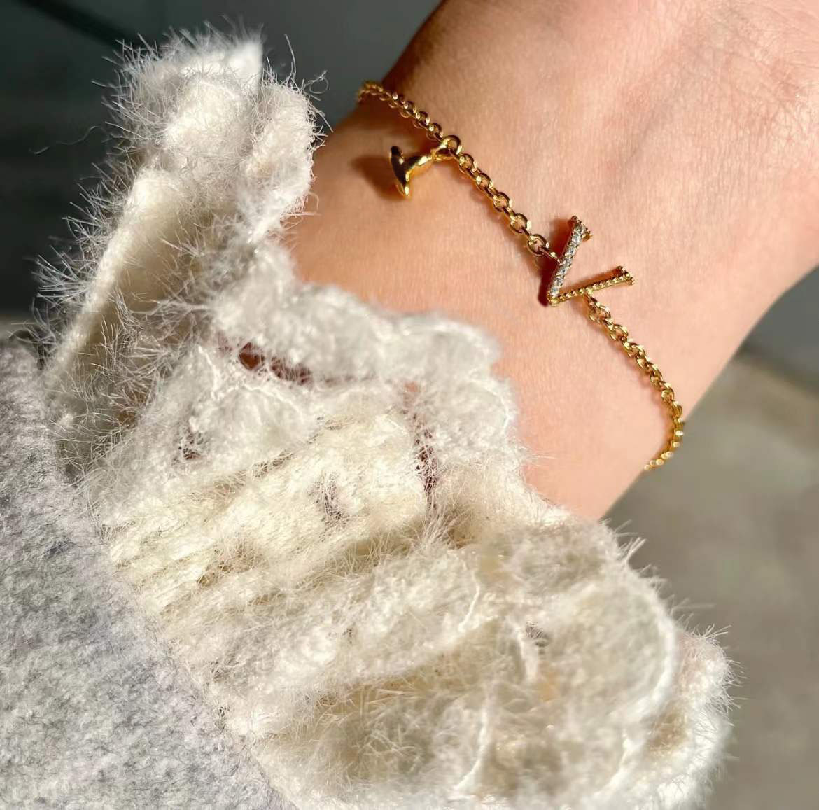 

Fashion gold Charm Bracelets bangle for lady Women Party Wedding Lovers gift engagement Jewelry for Bride With BOX NRJ .